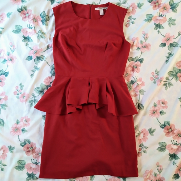Red Sleeveless Peplum Dress - Picture 4 of 8